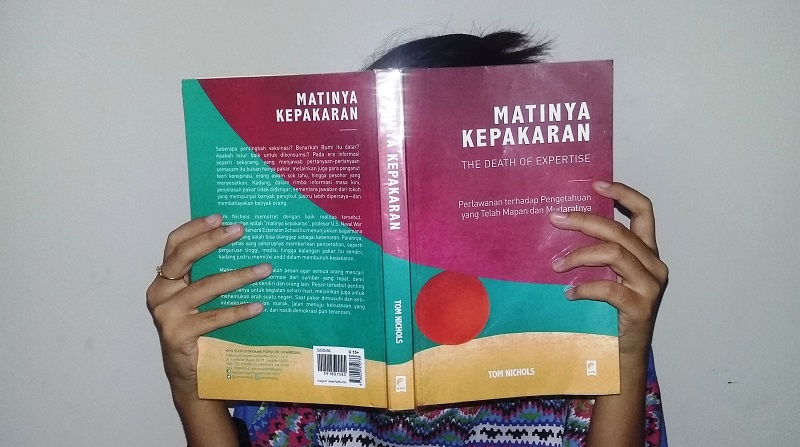 Review Buku Matinya Kepakaran Cermin Perilaku Kita Di Dunia Maya